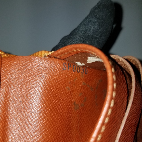 LOUIS VUITTON Classic Elise Men's Epi Bifold Wallet - Picture 11 of 16